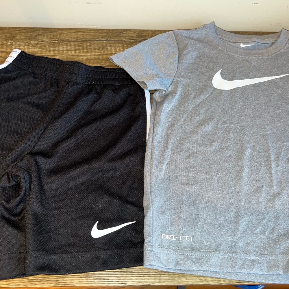 Kids Nike 2pc Gray and Black Dri-FIT Set